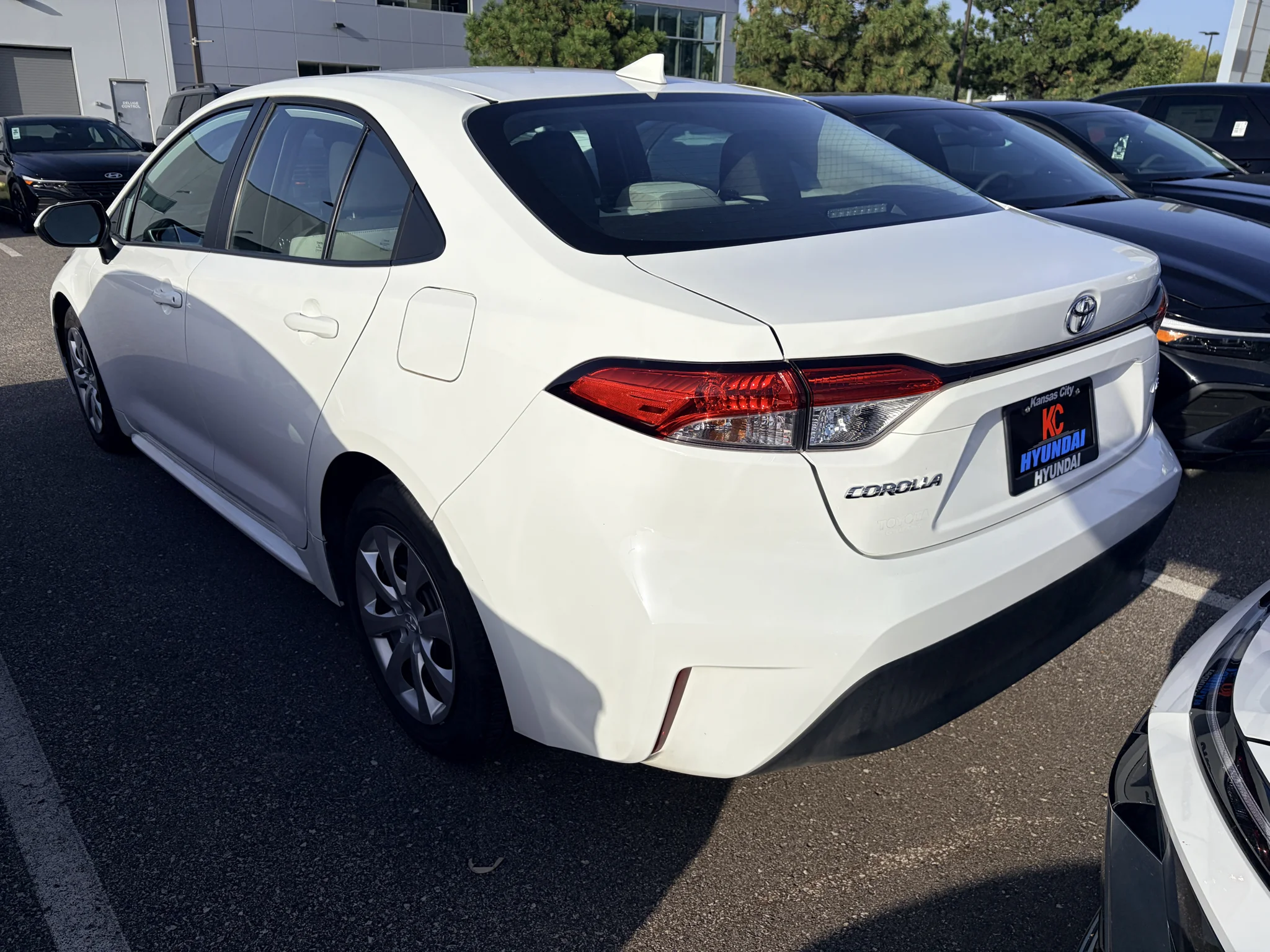Used 2025 Ice Cap Toyota LE image 3