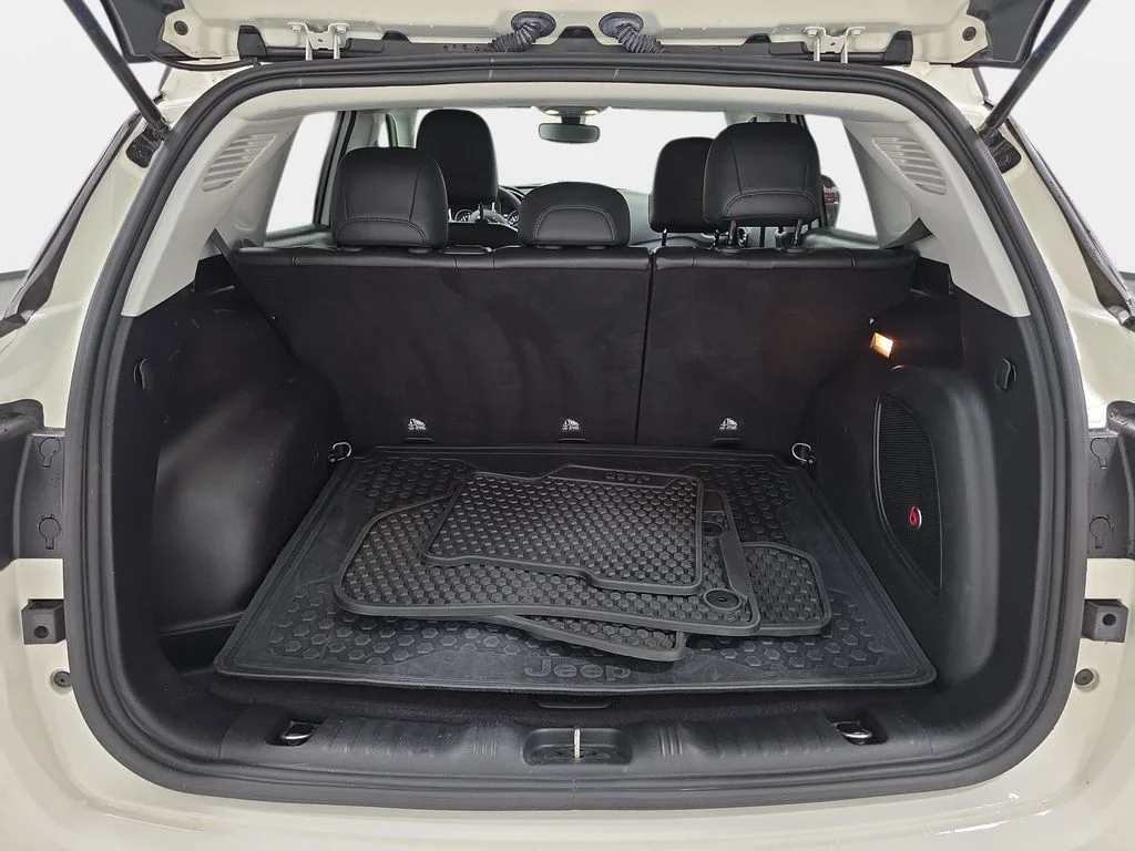 Used 2019 White Clearcoat Jeep Latitude image 32