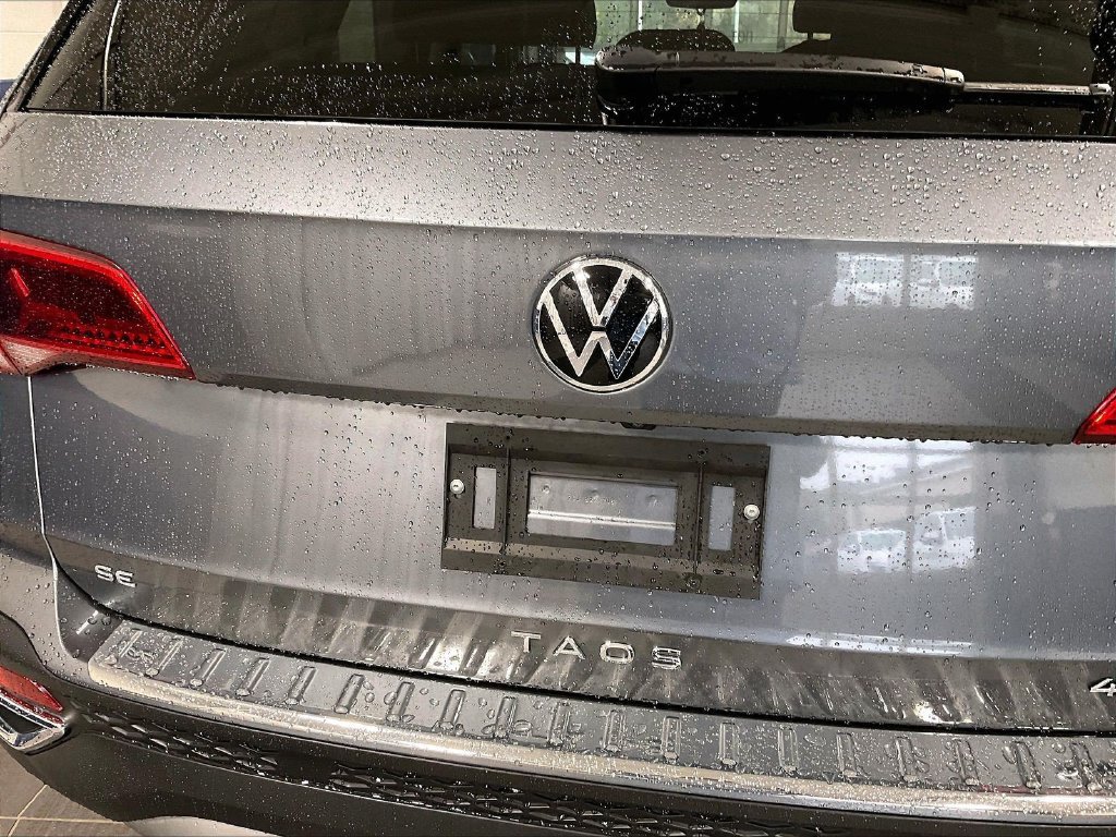 Used 2024 Gray Volkswagen 1.5T SE image 28