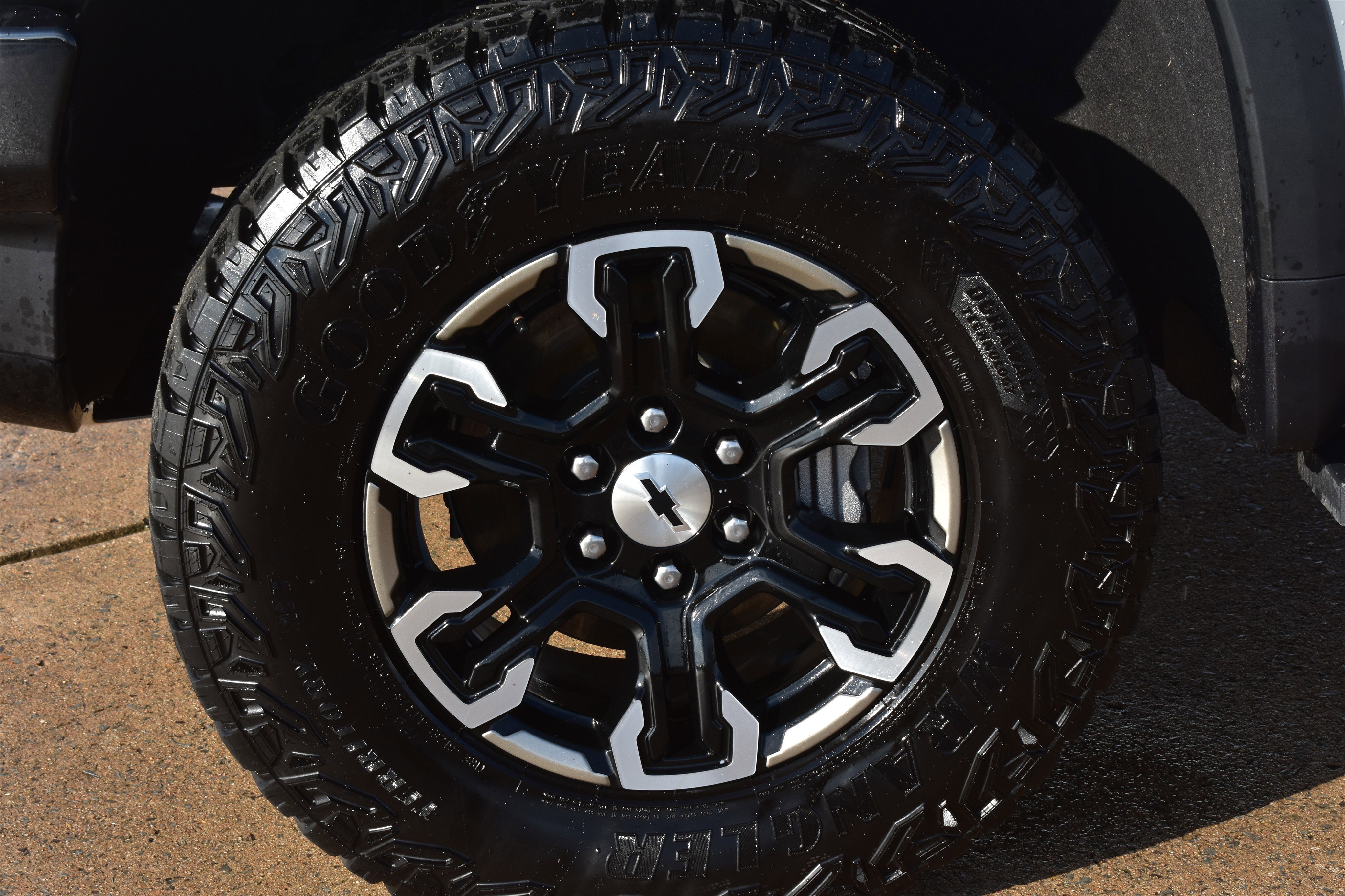 Used 2025 Slate Gray Metallic Chevrolet ZR2 image 11