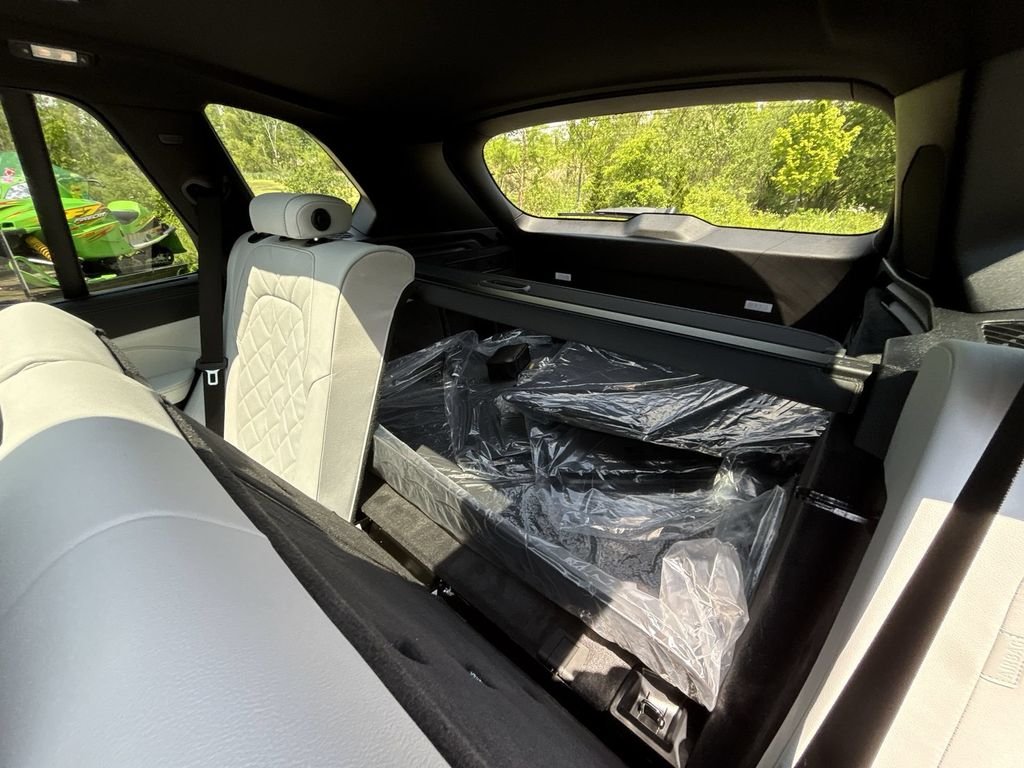 New 2026 Carbon Black Metallic BMW xDrive40i image 27