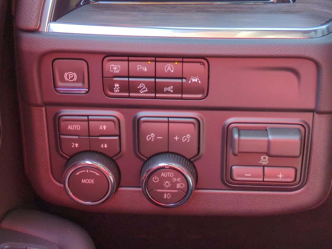 2026 Chevrolet Suburban Premier - Photo 10