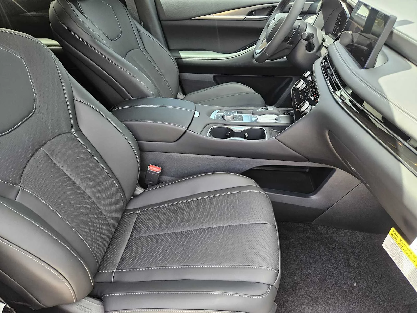New 2027 RADIANT WHITE INFINITI Luxe AWD image 9