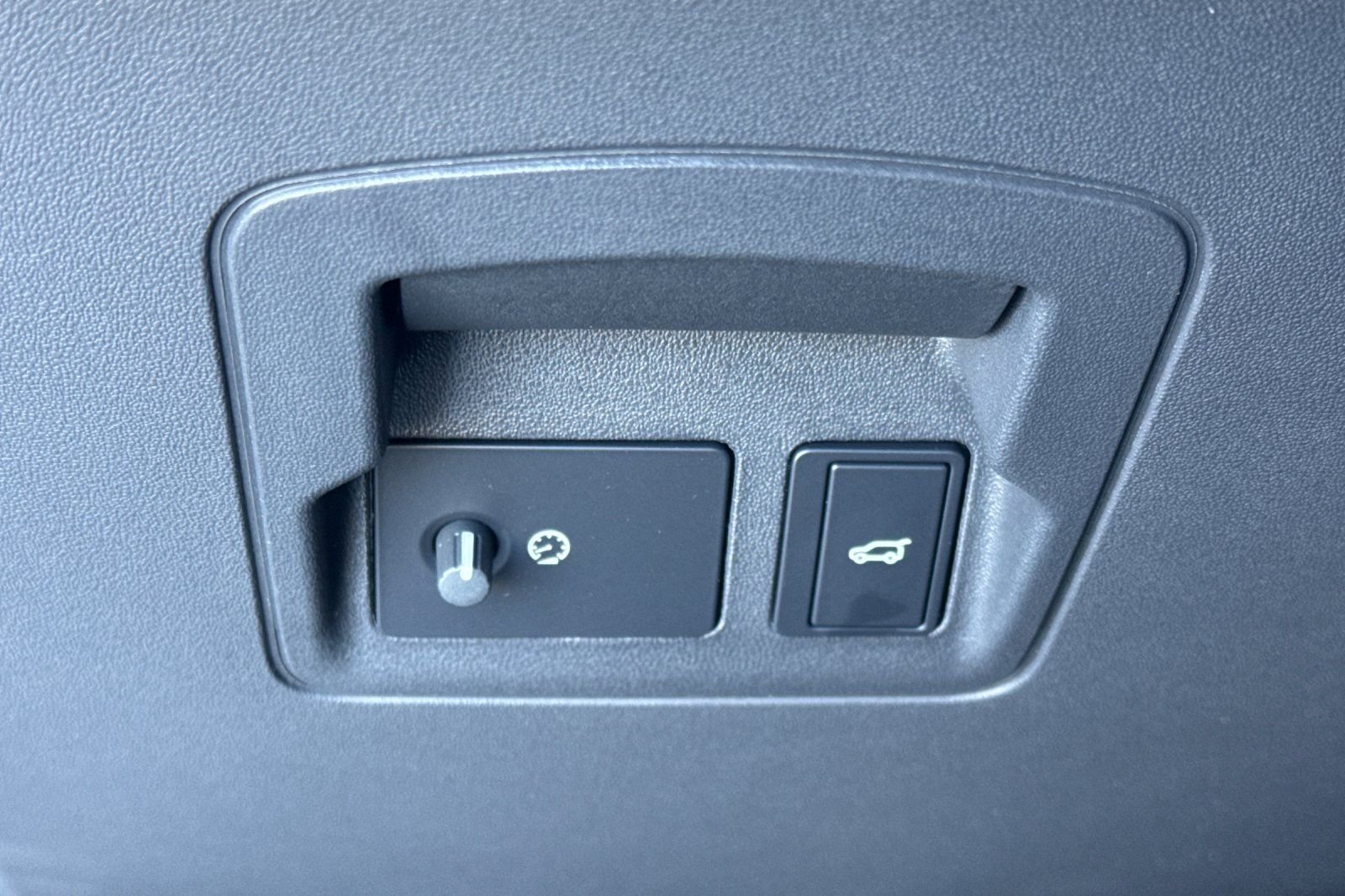 New 2026 Zadar Grey Land Rover S image 32