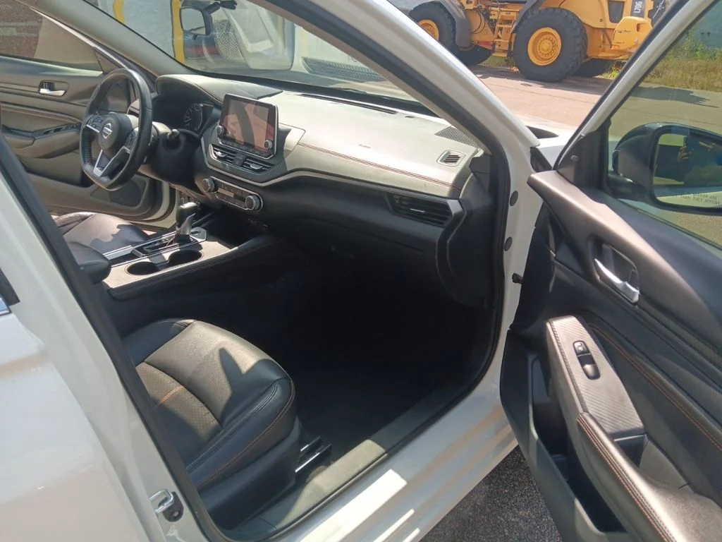 Used 2022 Pearl White Tricoat Nissan 2.5 SR image 28