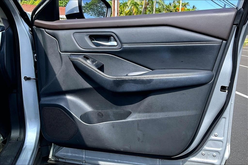 Used 2023 Silver Nissan SV image 19
