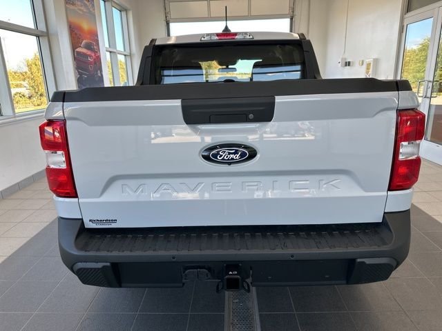 New 2025 Space White Metallic Ford XLT image 5