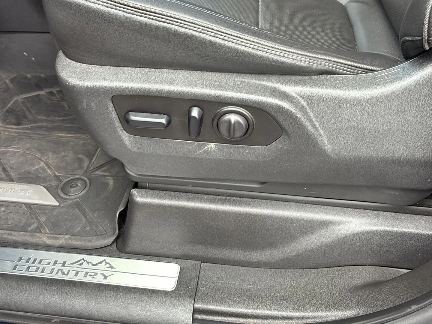 Used 2020 Northsky Blue Metallic Chevrolet High Country image 25