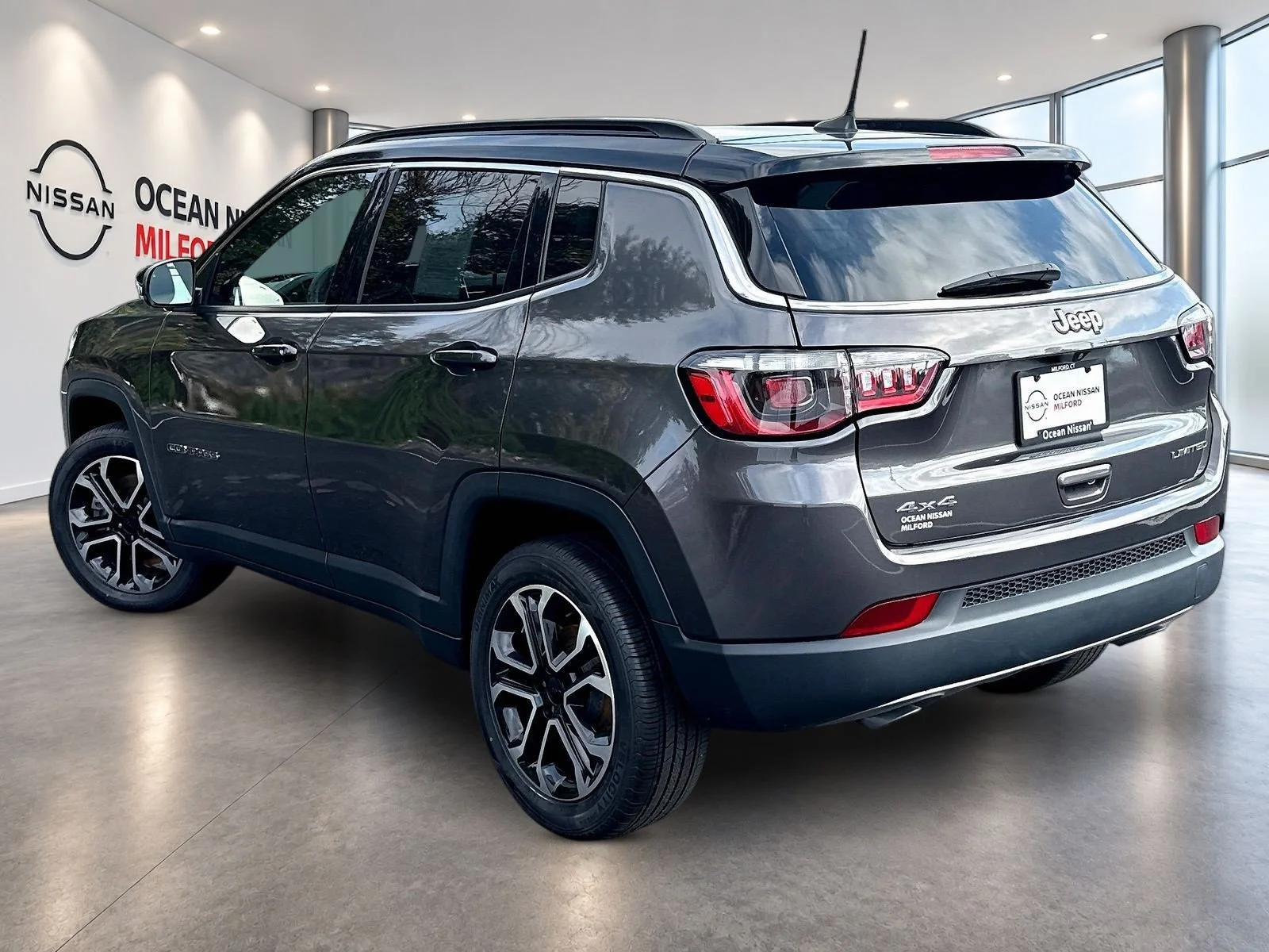 Used 2023 Crystal Metallic Jeep Limited image 7
