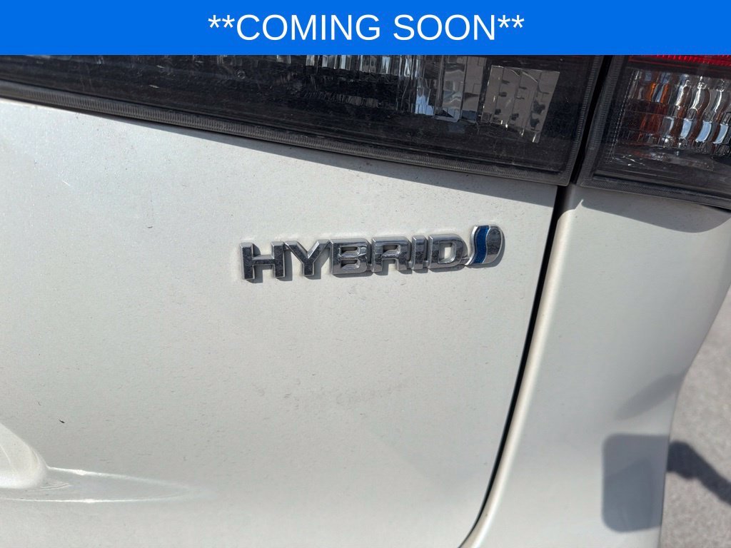 Used 2021 White Toyota XLE image 20