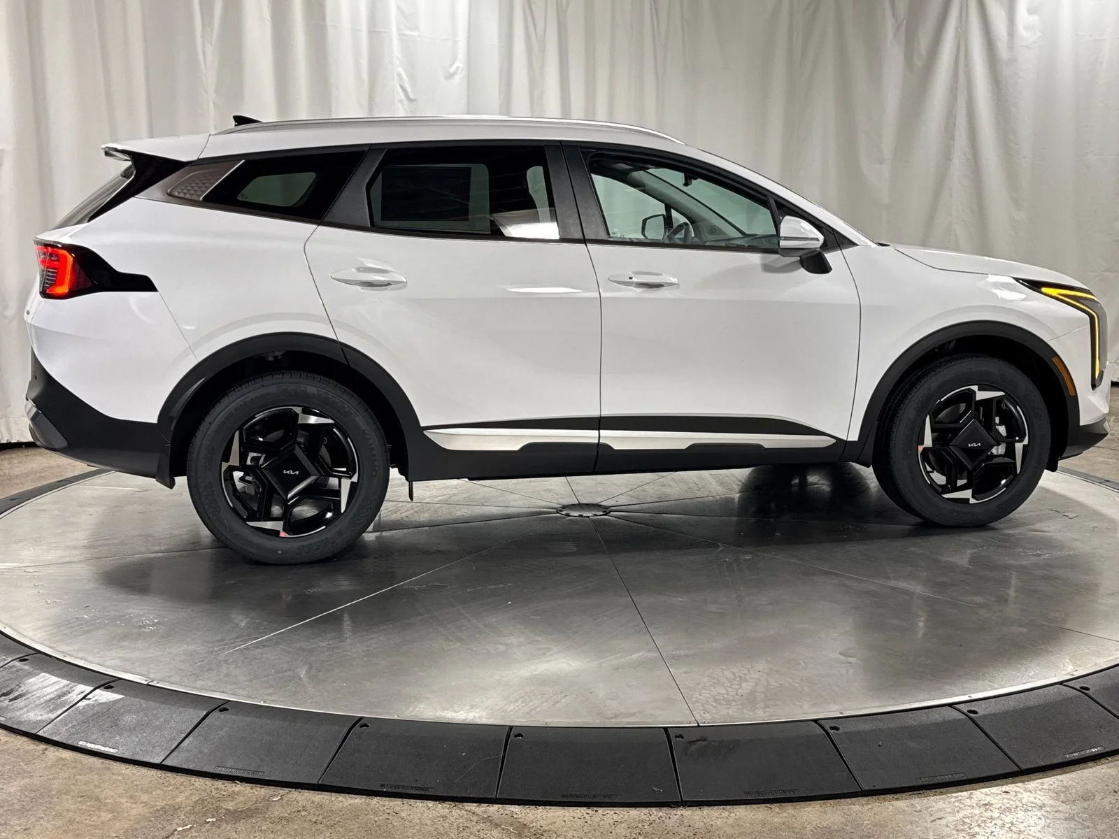 New 2026 Glacial White Pearl Kia EX image 13