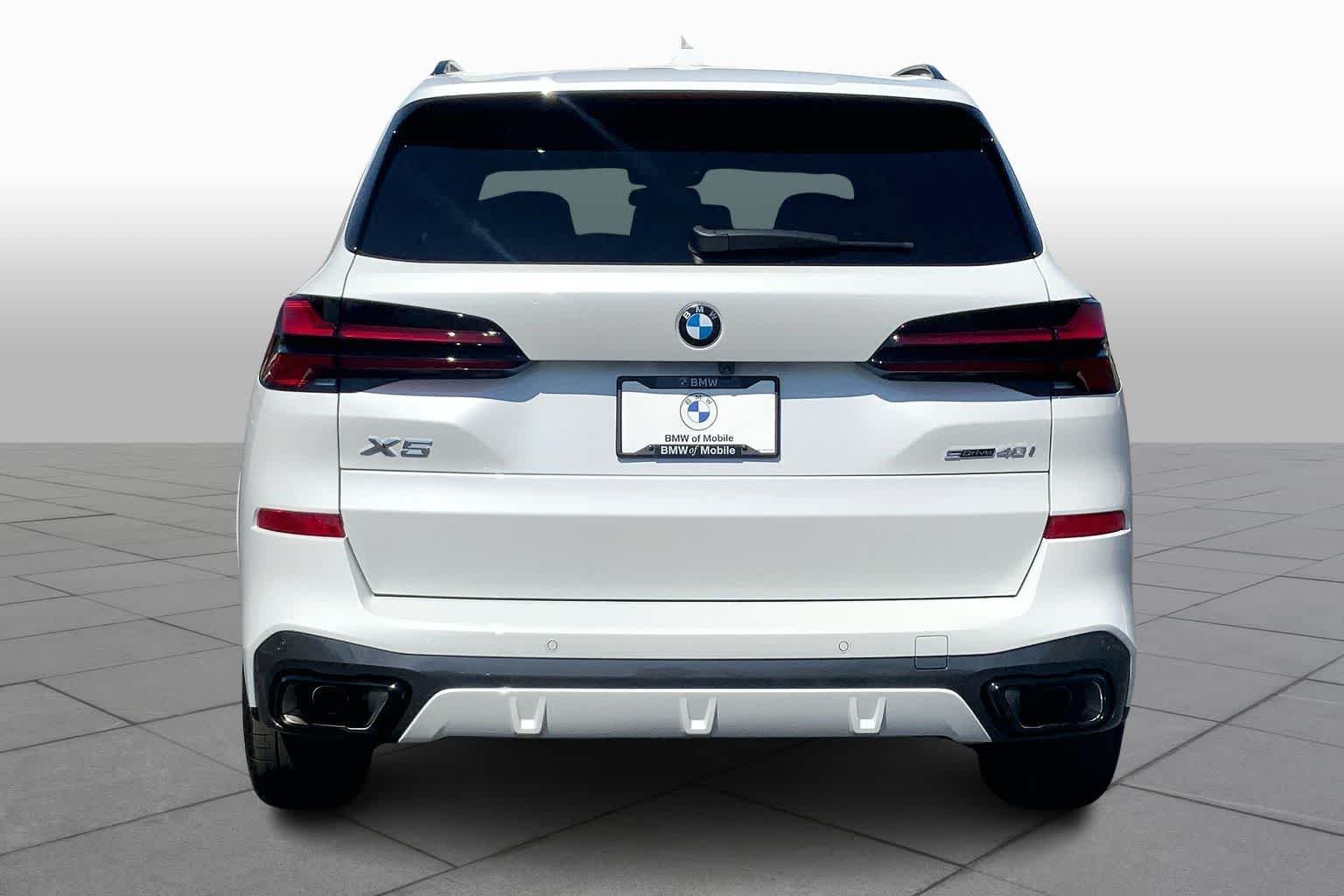 New 2026 Mineral White Metallic BMW sDrive40i image 4
