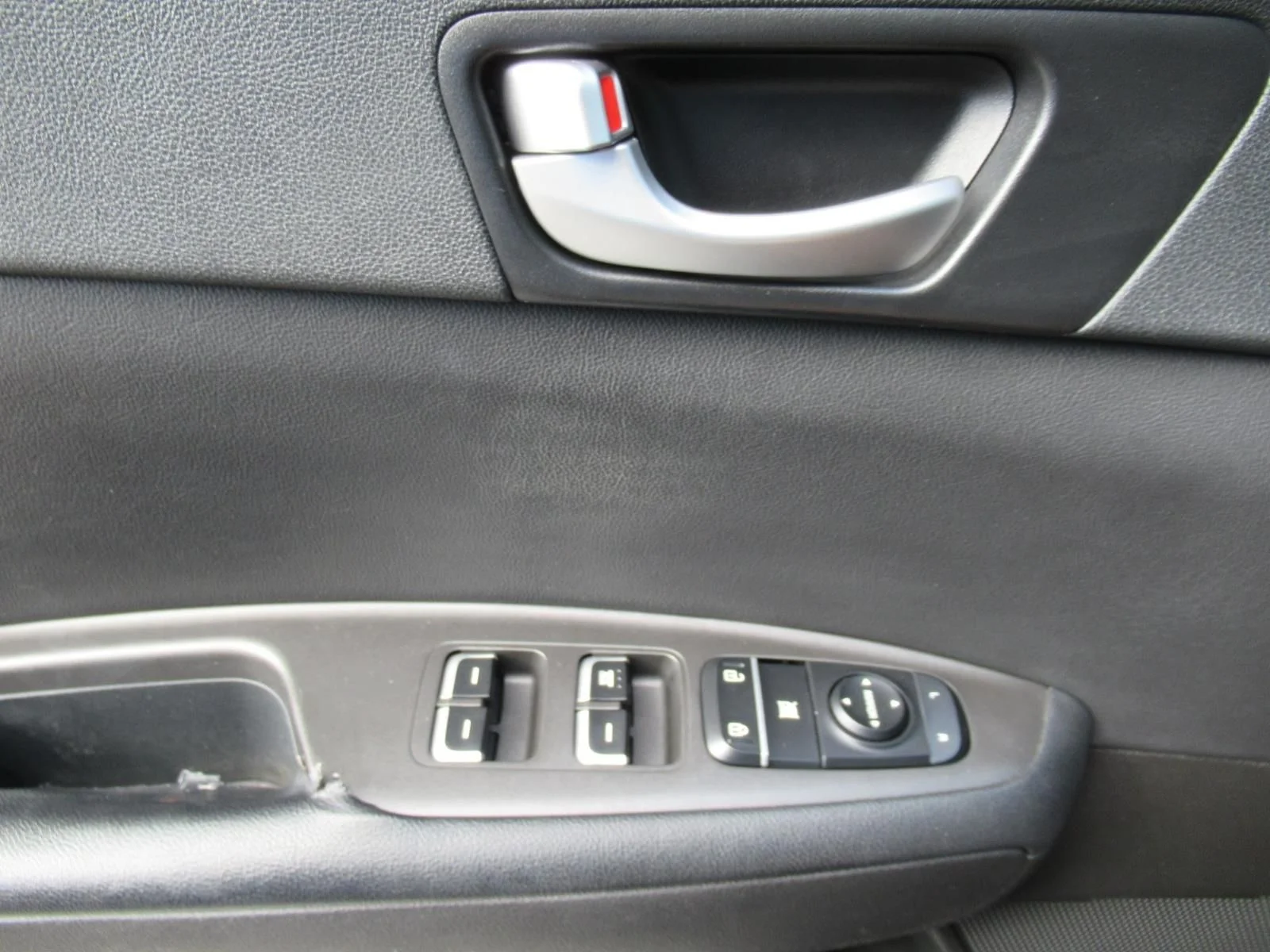 Used 2018 Silver Kia LX image 21
