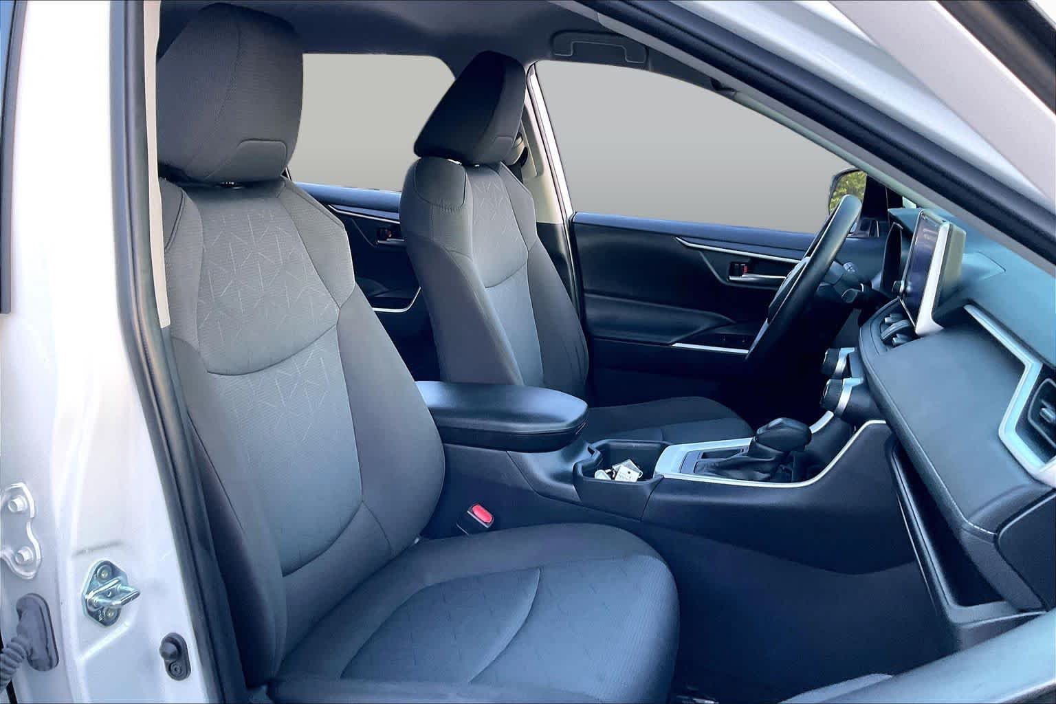 Used 2025 Ice Cap Toyota XLE image 9