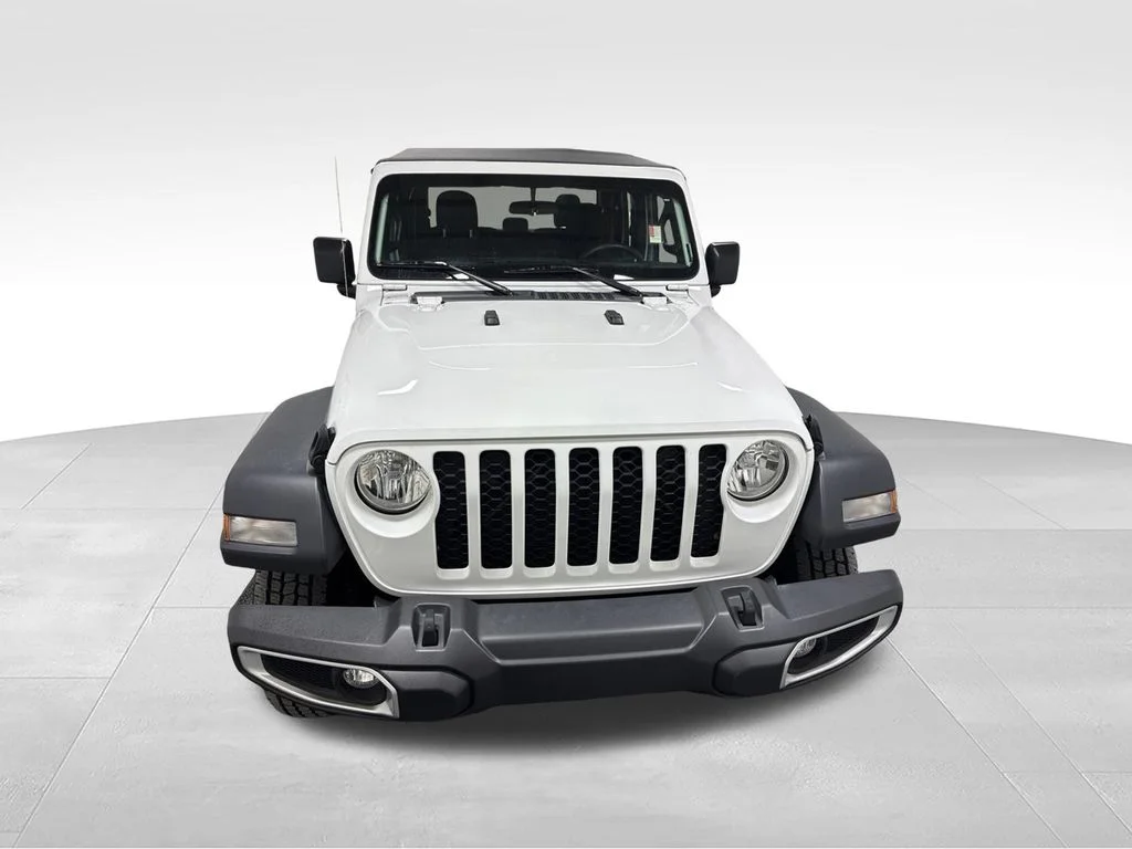 Used 2023 White Jeep Sport image 3