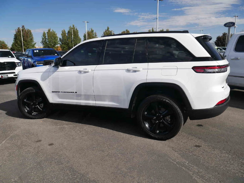 Certified Used 2024 White Jeep Altitude X image 15