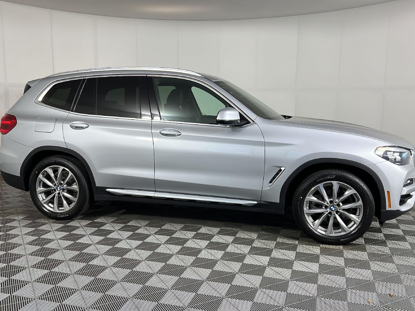 Used 2019 Glacier Silver Metallic BMW xDrive30i image 3