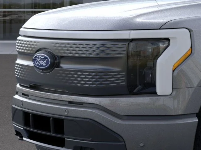 2025 Ford F-150 Lightning Flash - Photo 17