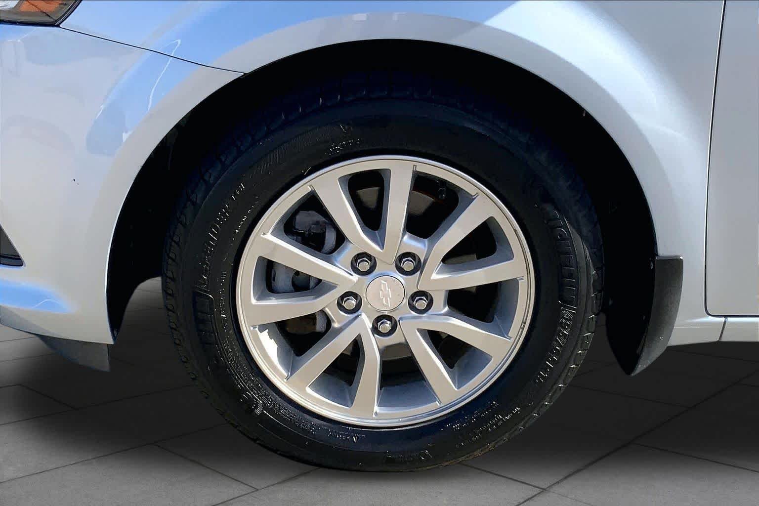 Used 2018 Arctic Blue Metallic Chevrolet LT image 11