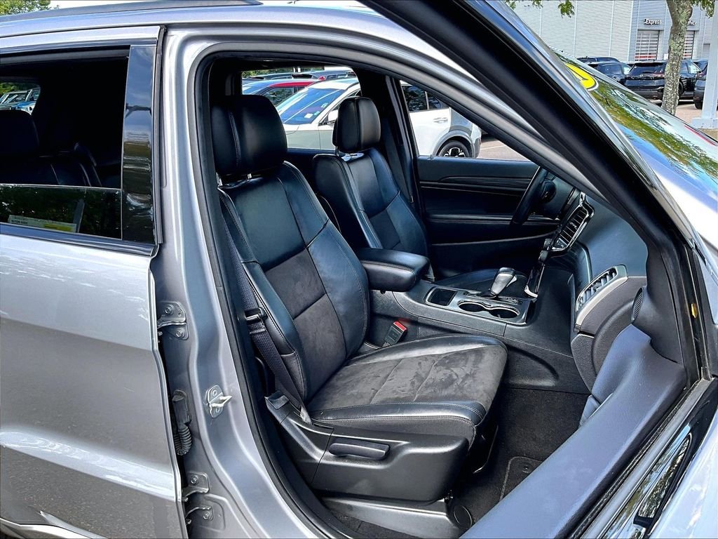 Used 2021 Silver Jeep Laredo X image 11