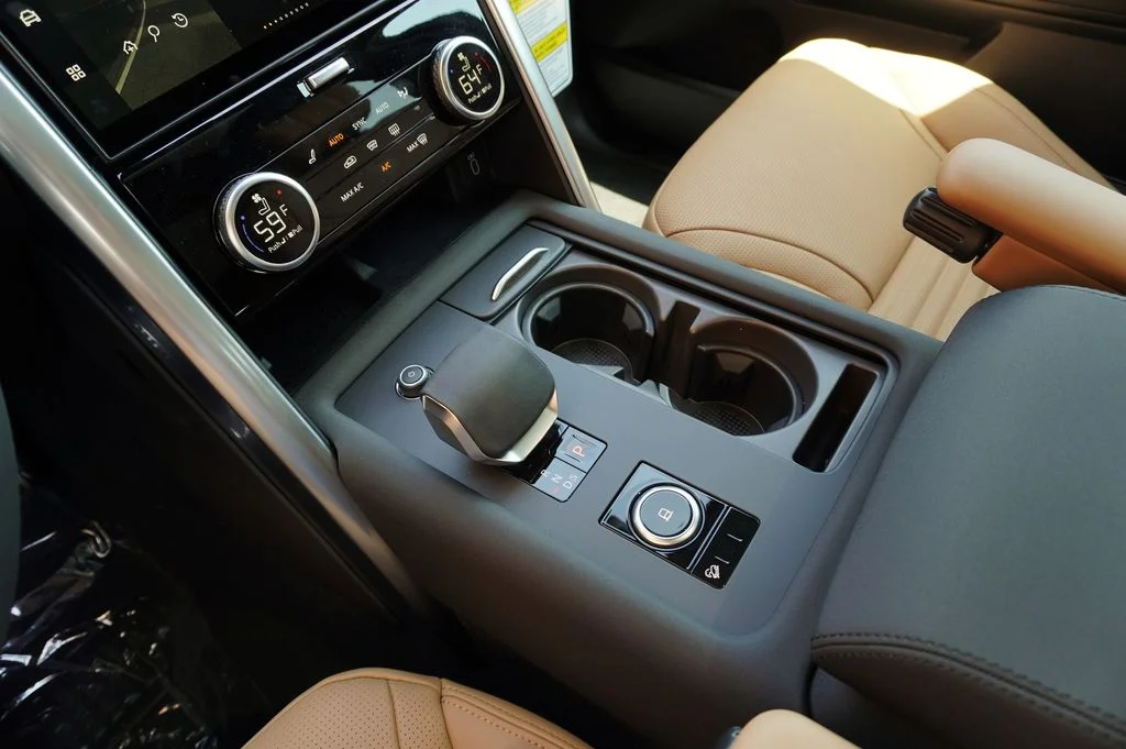 New 2026 Carpathian Grey Land Rover Dynamic SE image 25