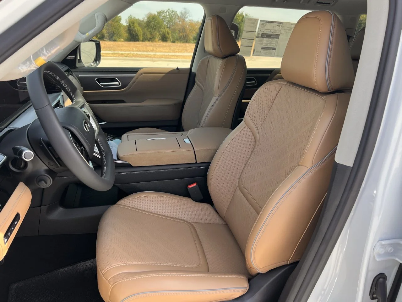 New 2027 RADIANT WHITE INFINITI Luxe 2WD image 21