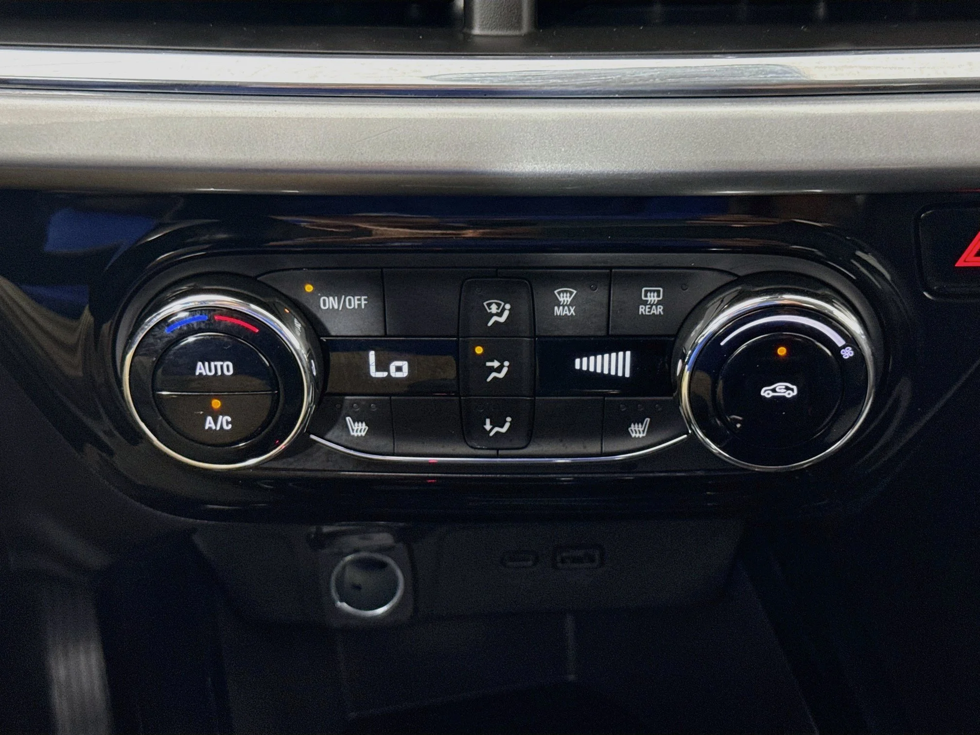 Used 2025 Sterling Gray Metallic Chevrolet LT image 17