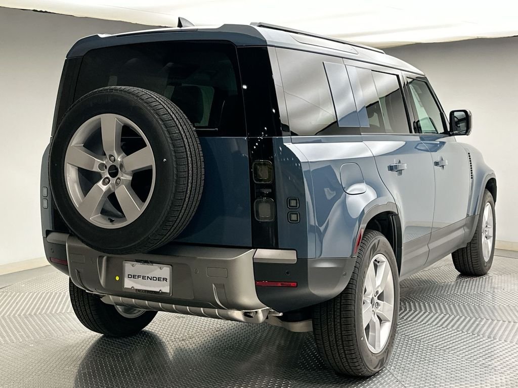 New 2026 Tasman Blue Metallic Land Rover S image 3