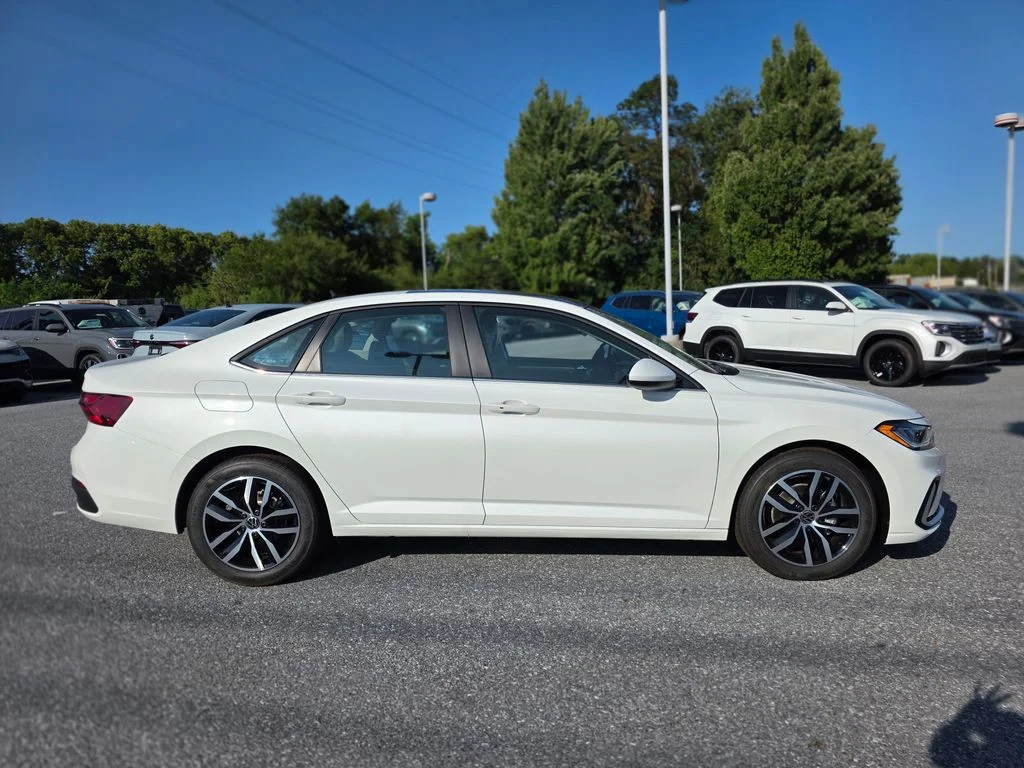 New 2026 Opal White Pearl Volkswagen 1.5T SE image 7