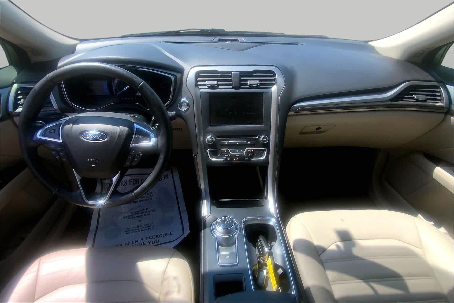 Used 2017 White Platinum Metallic Tri-Coat Ford SE image 15