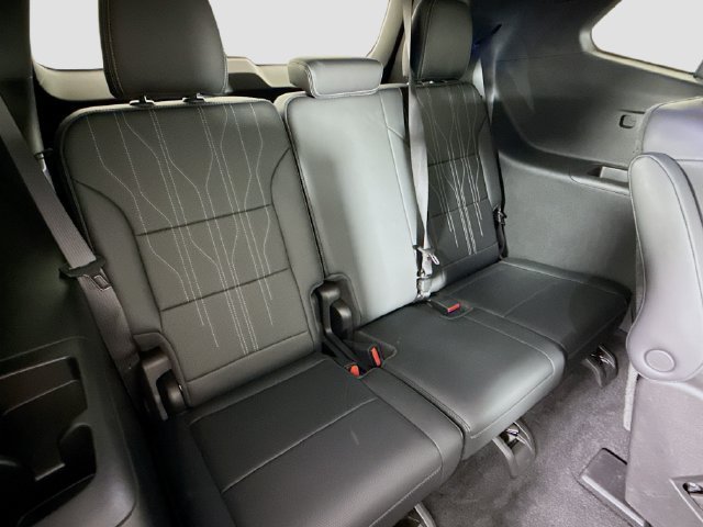Used 2025 White Frost Tricoat Buick Avenir image 29