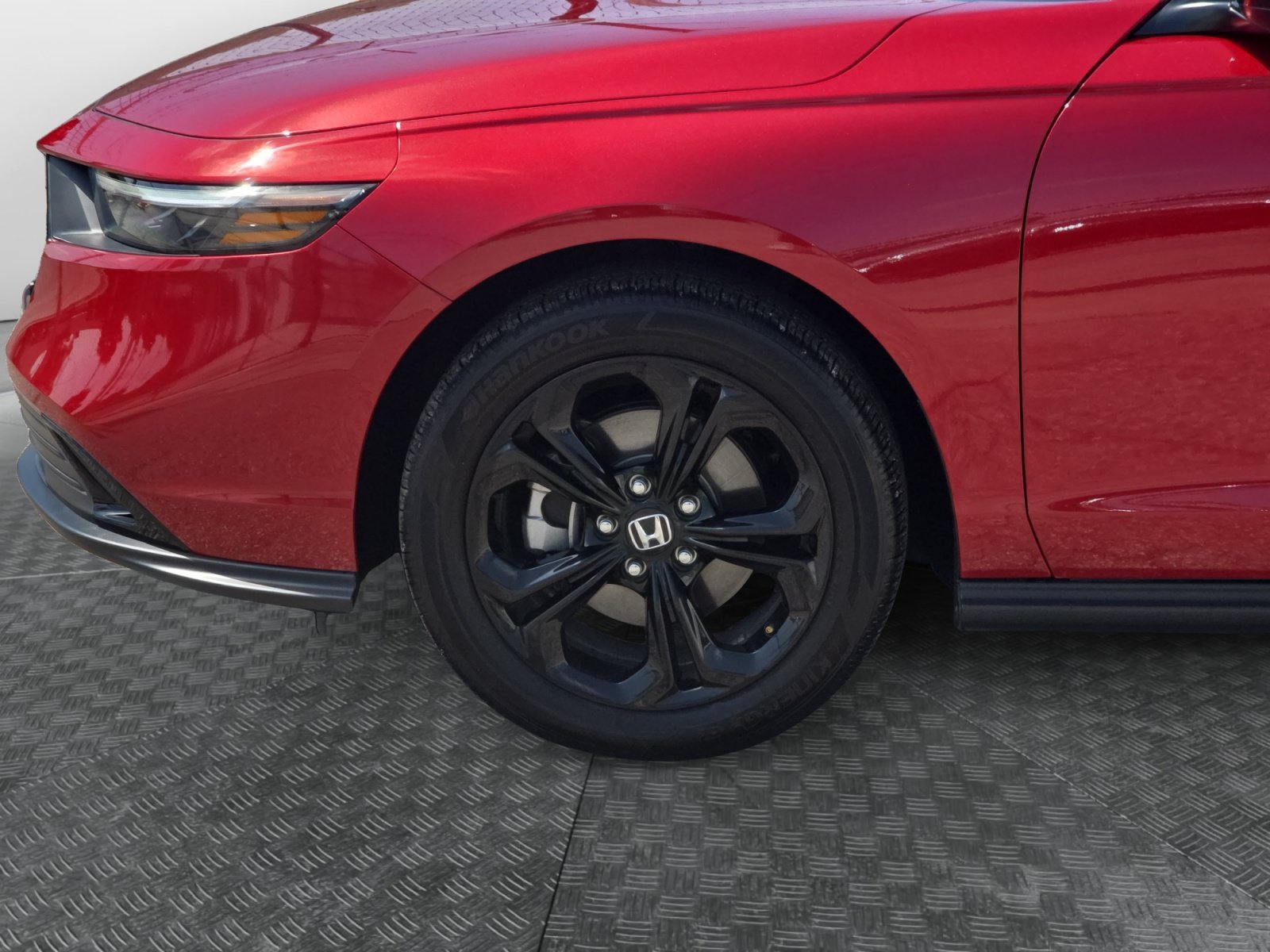 Used 2025 Radiant Red Honda SE image 9