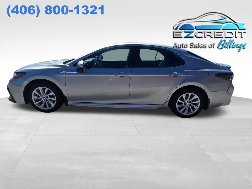 Used 2024  Toyota SE Nightshade image 1