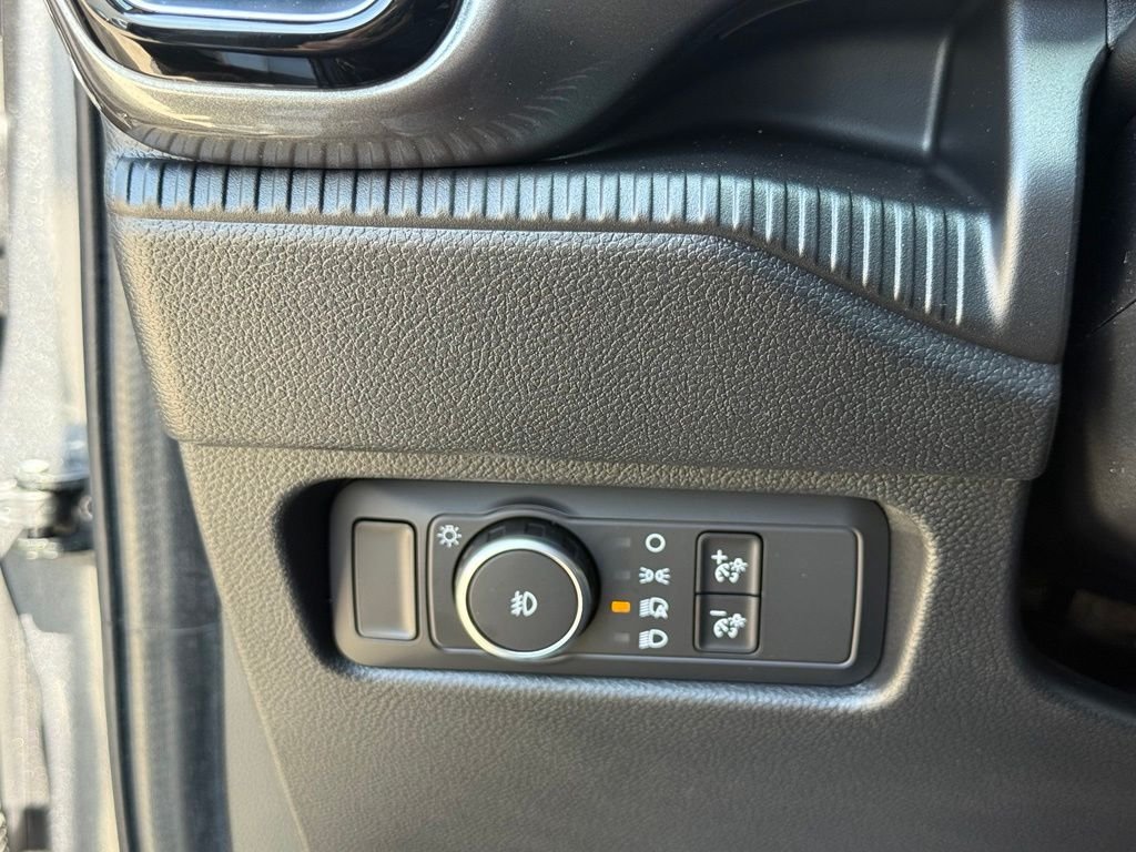 New 2026 Carbonized Gray Metallic Ford XLT image 14