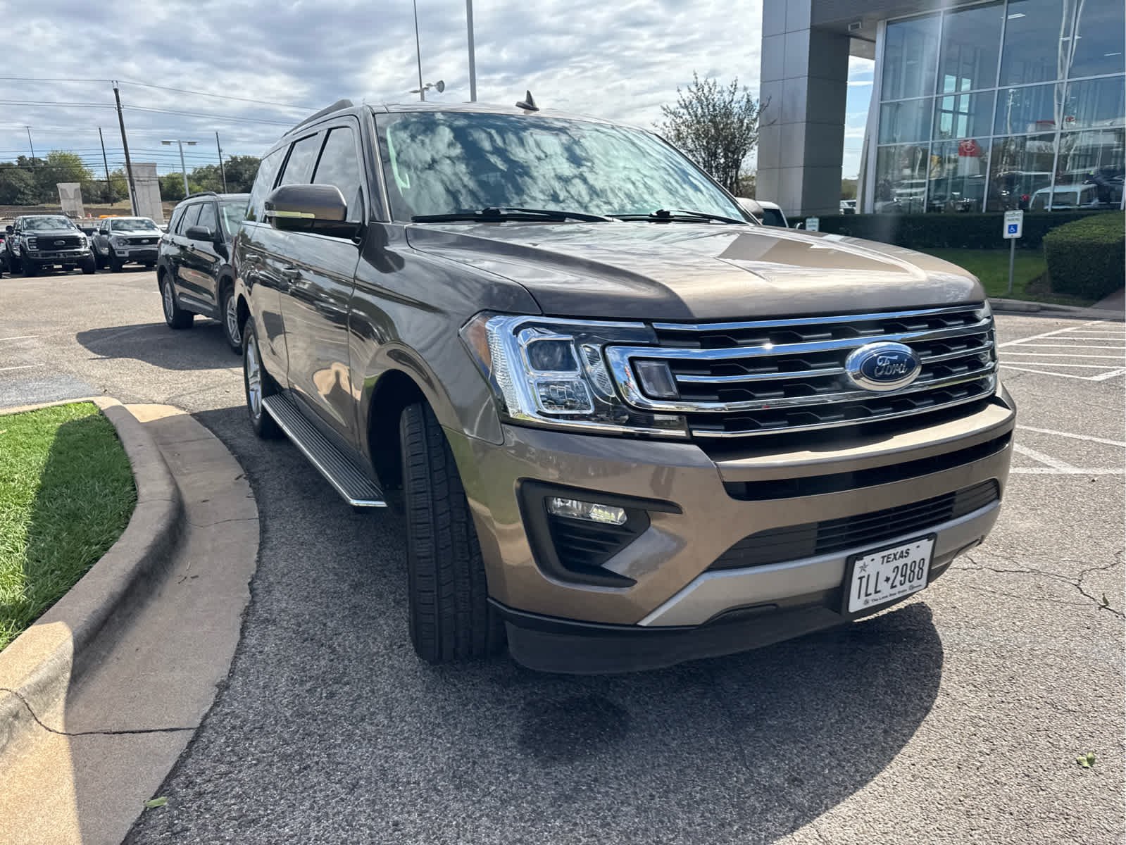 Used 2019 Stone Gray Ford XLT image 4