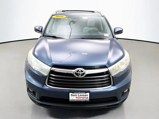 Used 2016 Toyota Highlander XLE with VIN 5TDJKRFH7GS245286 for sale in Bloomington, IL