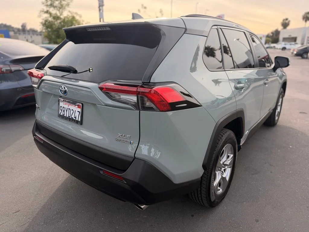 Used 2022  Toyota XLE image 7