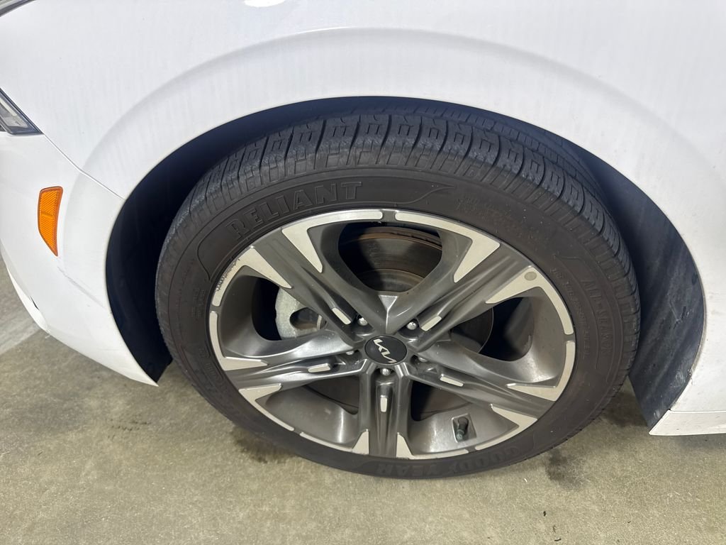 Used 2022 White Kia EX image 15