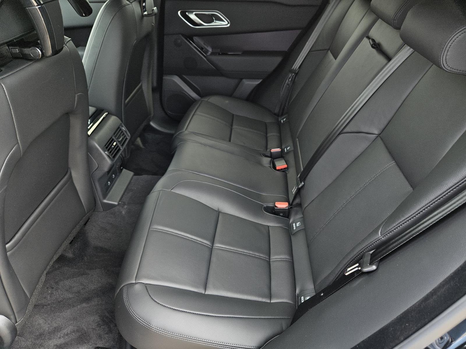 New 2026 Santorini Black Land Rover Dynamic SE image 27