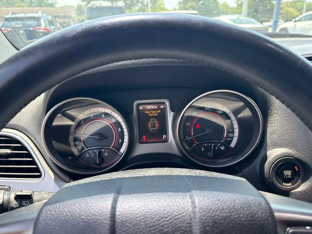 Used 2015 White Dodge Crossroad image 22