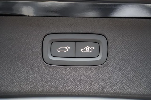 2026 Volvo XC90 Ultra - Photo 11