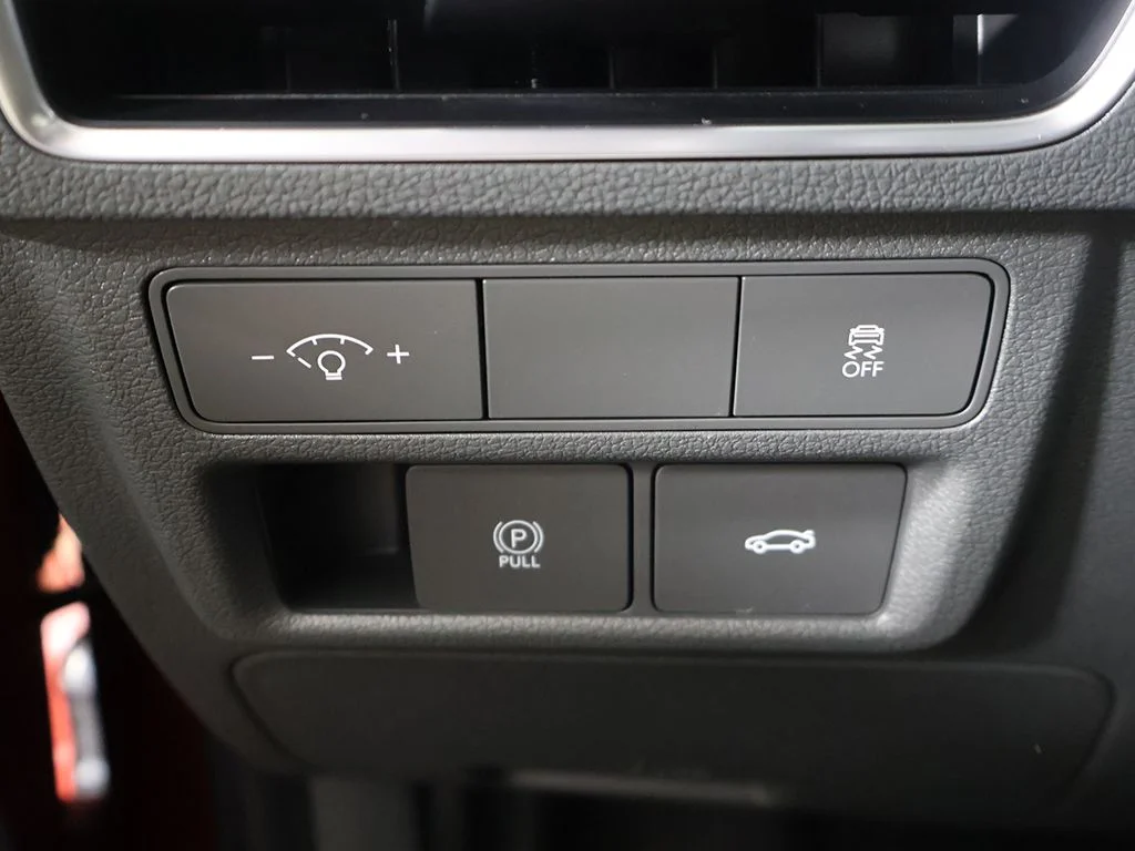 Used 2025 Red Hyundai SEL image 32