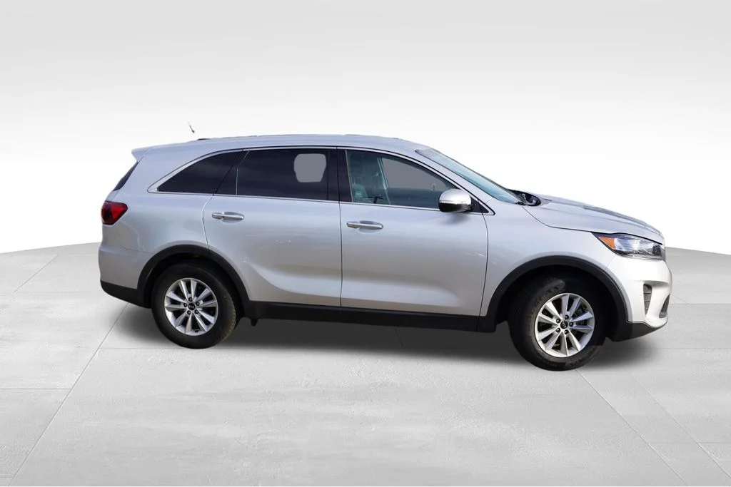 Used 2020 Sparkling Silver Kia LX image 2