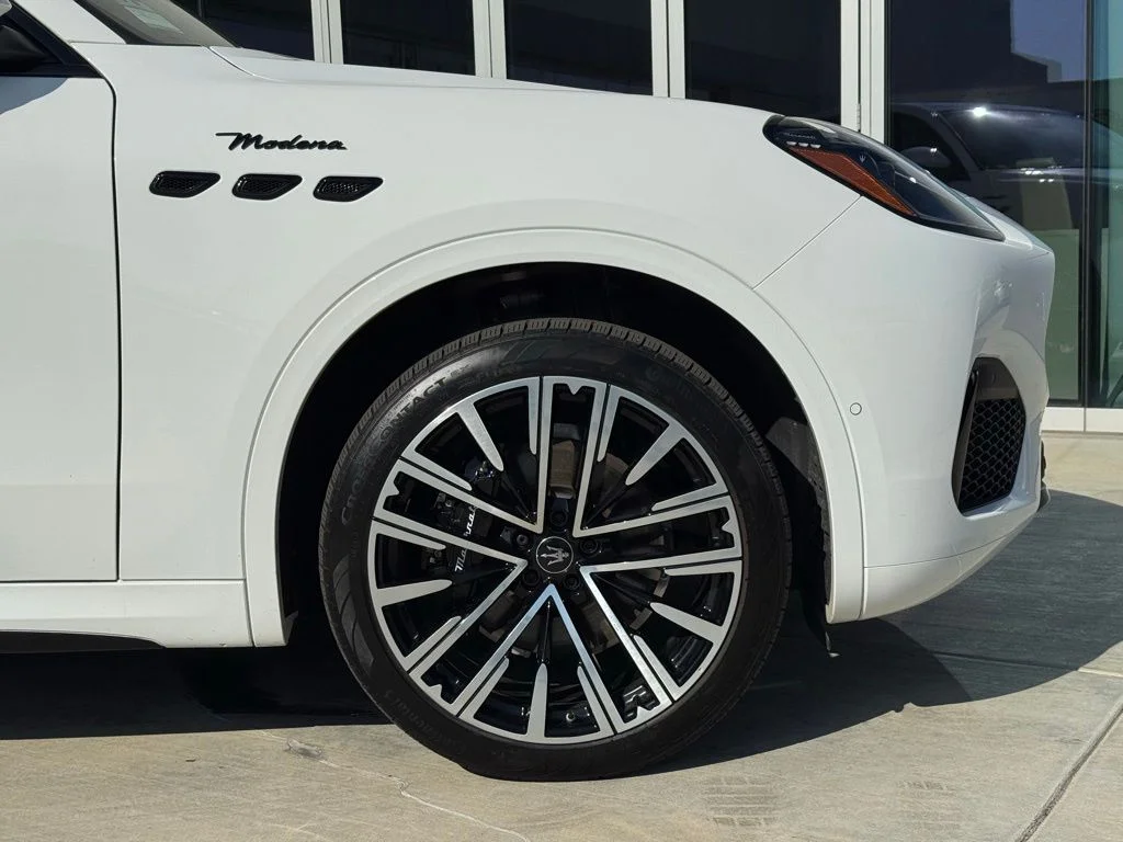 Used 2025 Bianco Maserati Modena image 10