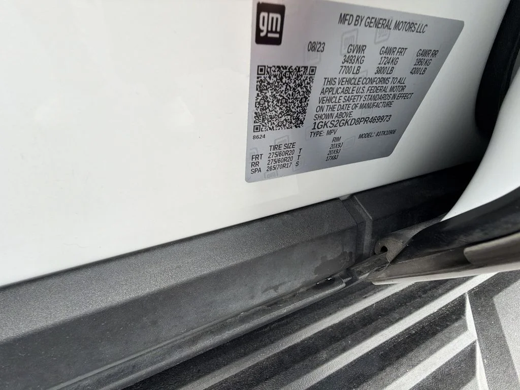 Used 2023 White GMC SLT image 21