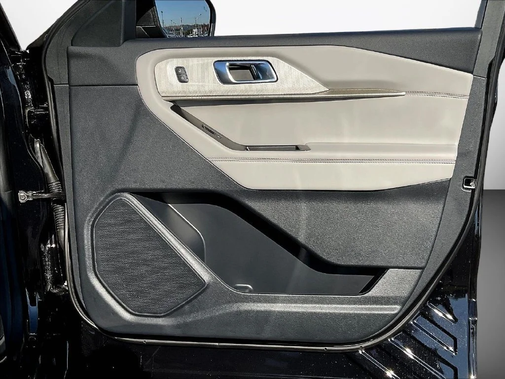 New 2027 Agate Black Metallic Ford Active image 37