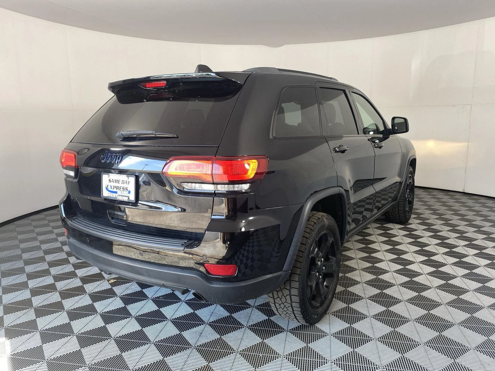 Used 2019 Diamond Black Crystal Pearlcoat Jeep Upland image 6