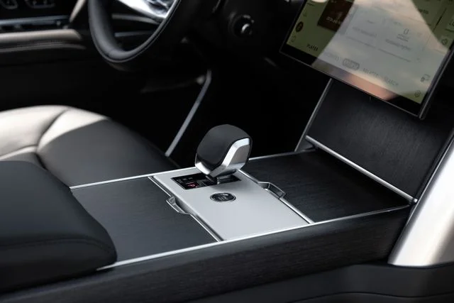New 2026 Black Land Rover SE image 27
