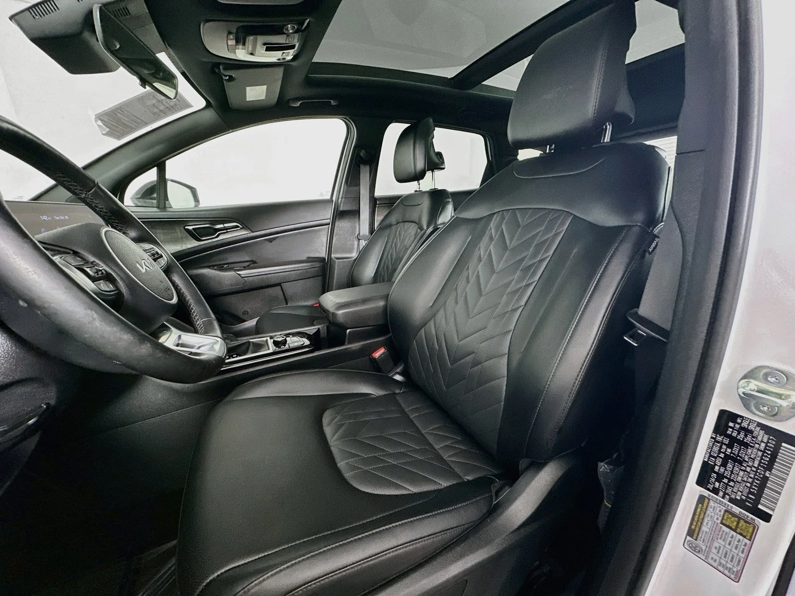 Used 2025 Glacier White Pearl/Ebony Black Roof Kia X-Pro image 22