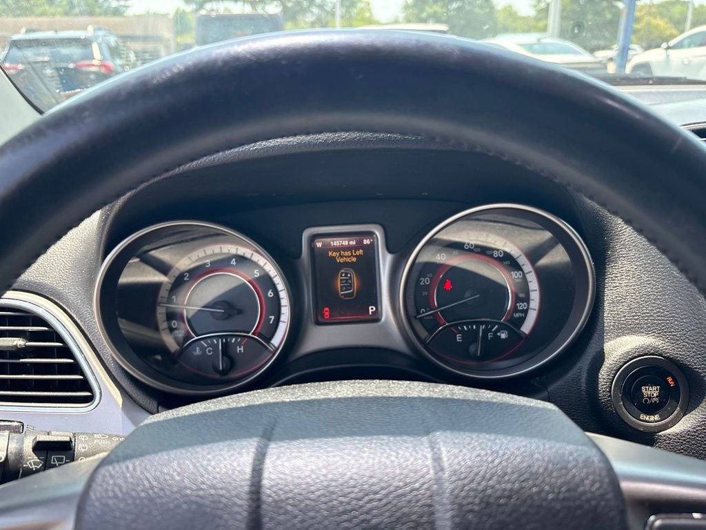 Used 2015 White Dodge Crossroad image 22